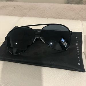 Quay Vivienne sunglasses in black